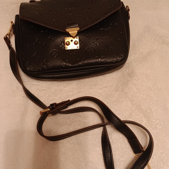Louis Vuitton Black Monogram Crossbody Bag - Picture 4 of 4